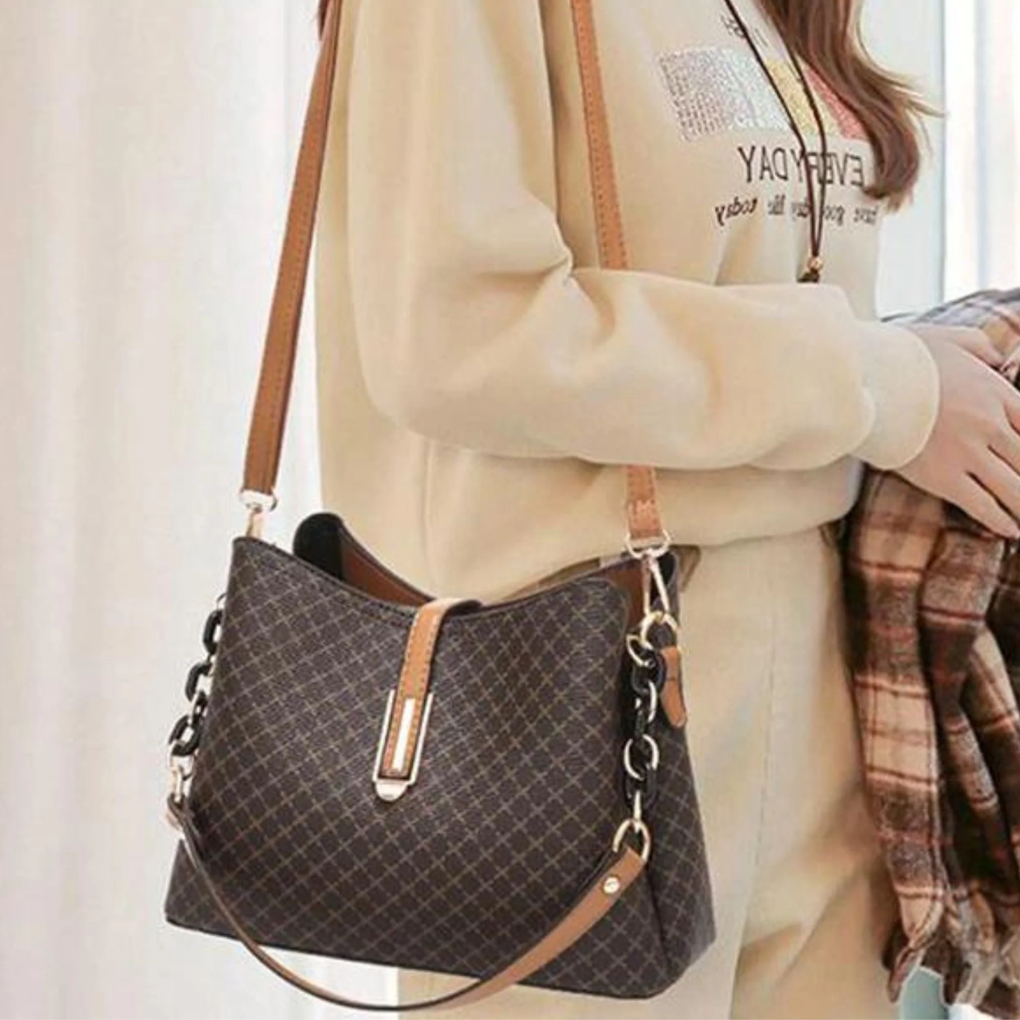 Bolsa Feminina em Couro Nobre - Ayla Hernandes - Image 2