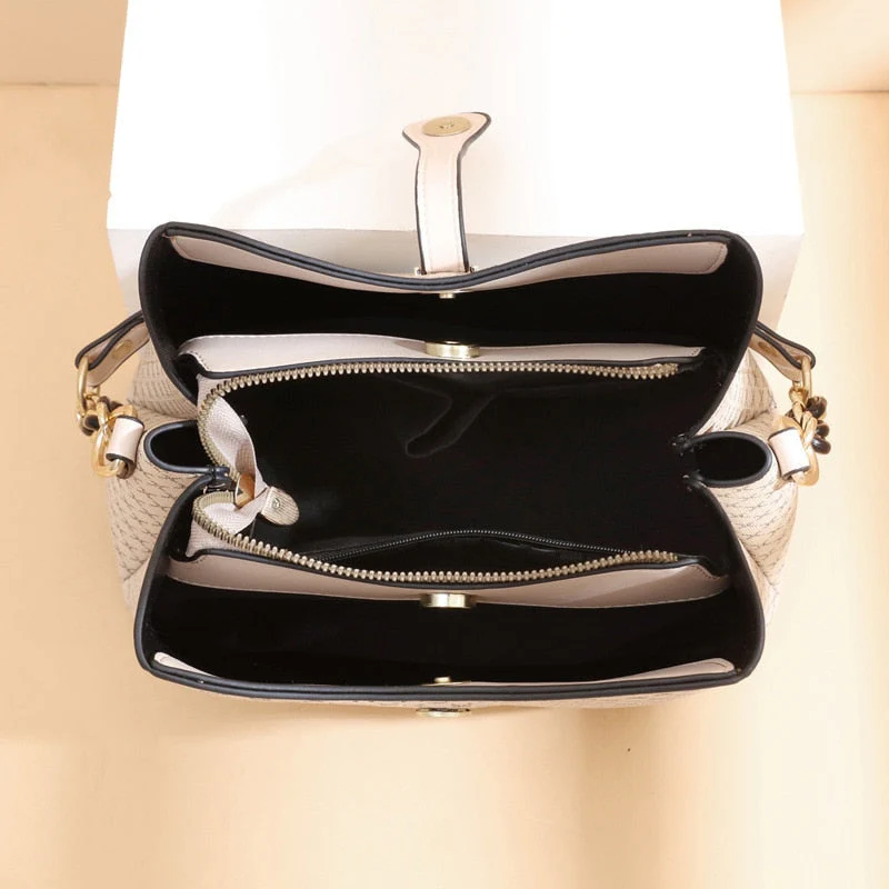 Bolsa Feminina em Couro Nobre - Ayla Hernandes - Image 3