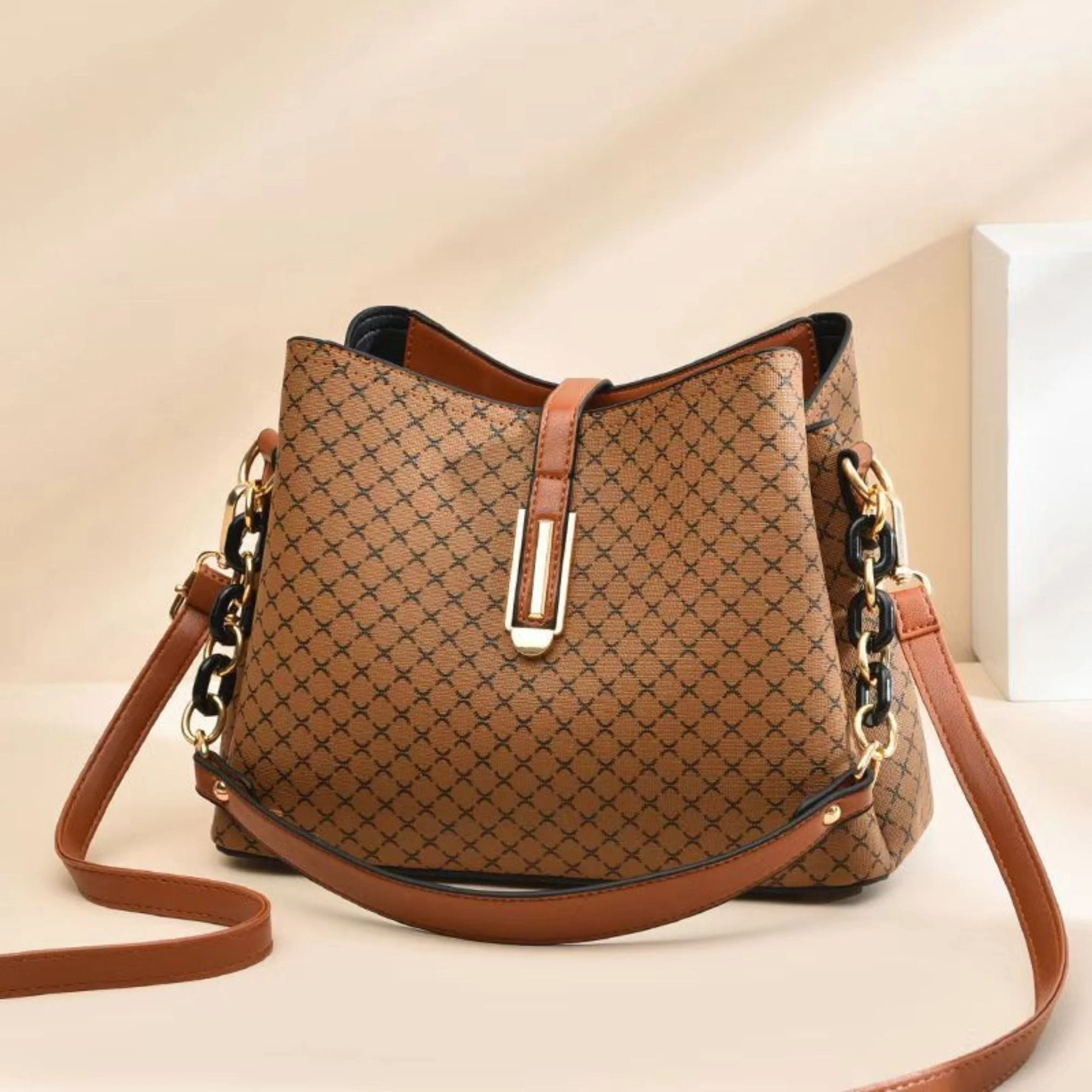 Bolsa Feminina em Couro Nobre - Ayla Hernandes - Image 8