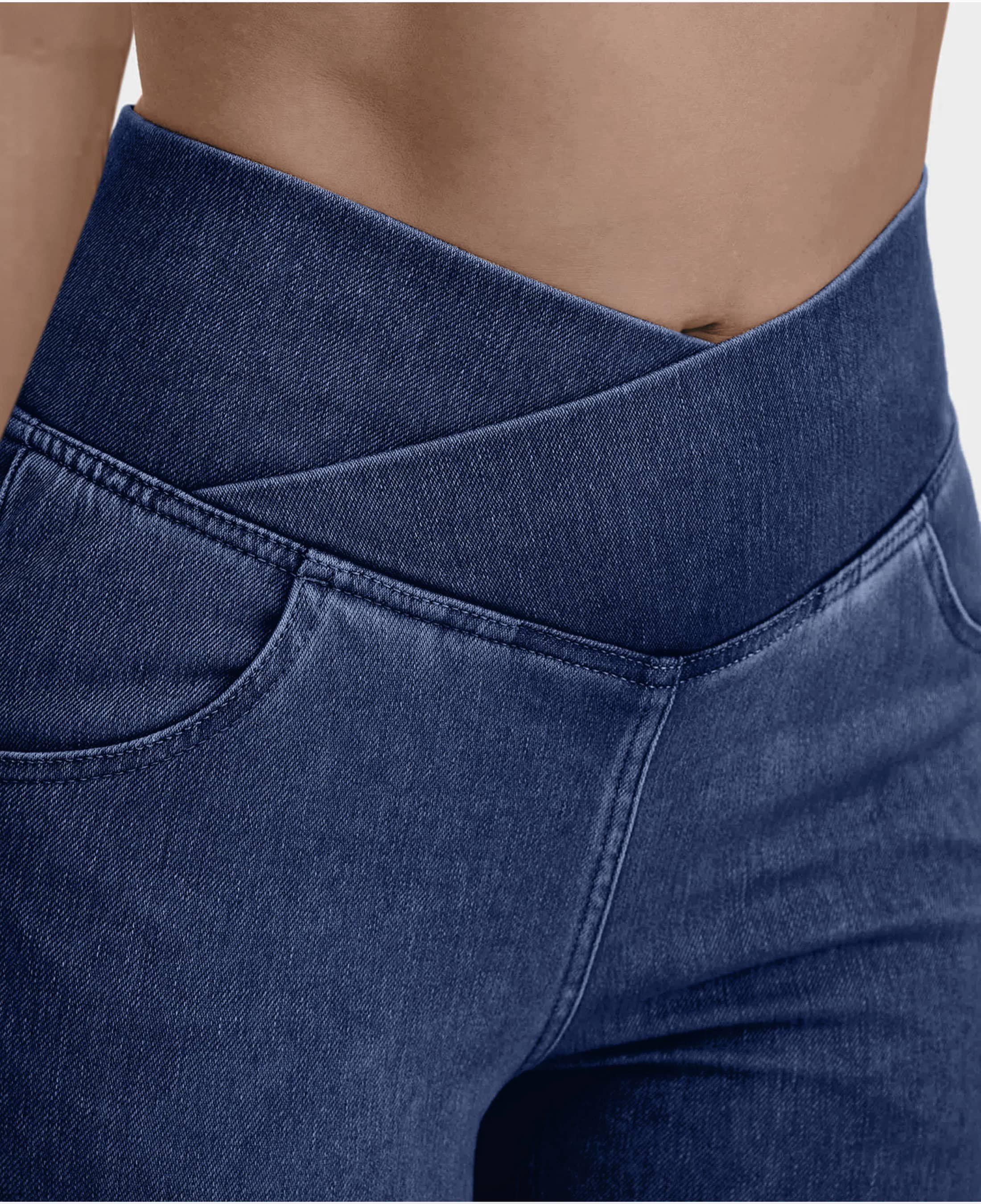 Calça Jeans de Cintura Alta Cruzada - Image 14