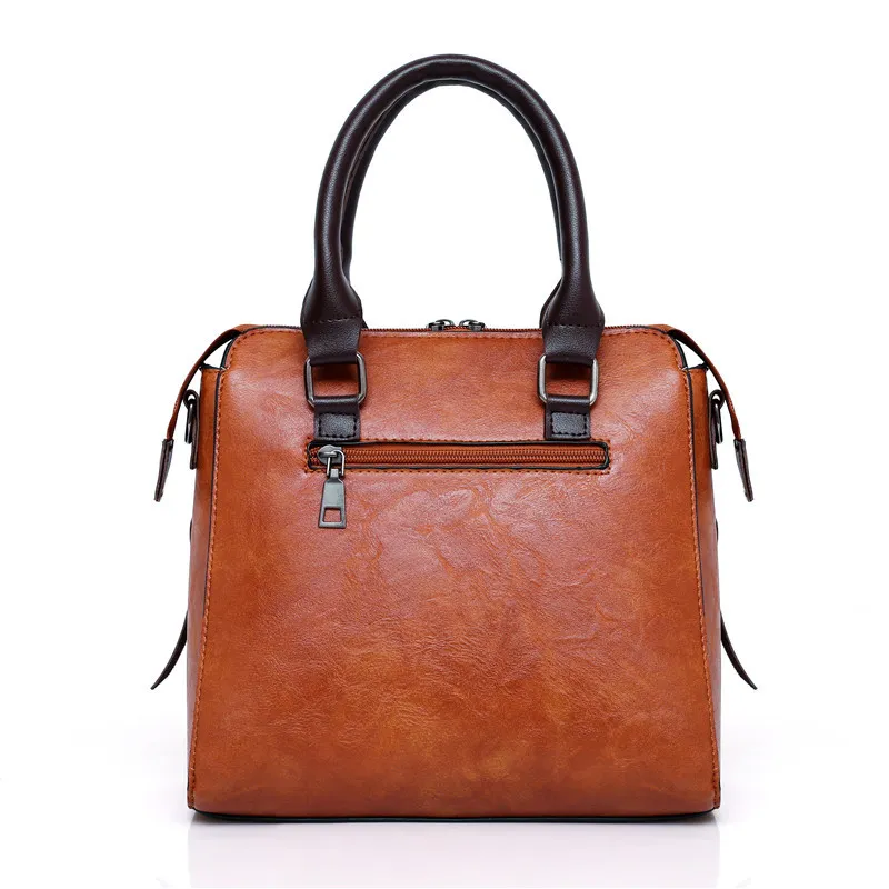 Kit Premium em Couro Nobre - Bolsa + Carteira + Carteira de Mão + Necessaire de Brinde - Image 3
